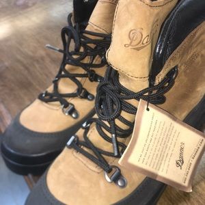 DANNER COMBAT HIKING BOOTS